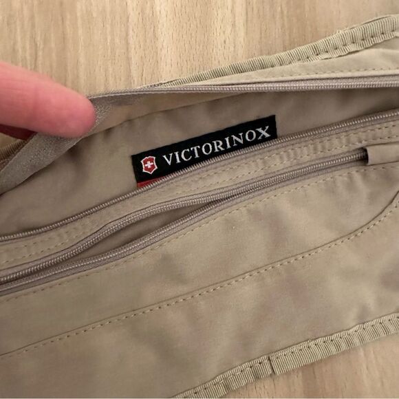 Victorinox Belt Bag with Zipper Pockets - Picture 2 of 6